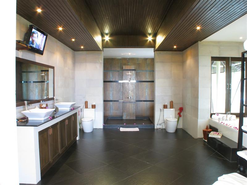 The Ridgeway on Sahn Kiri Kham Master Bathroom